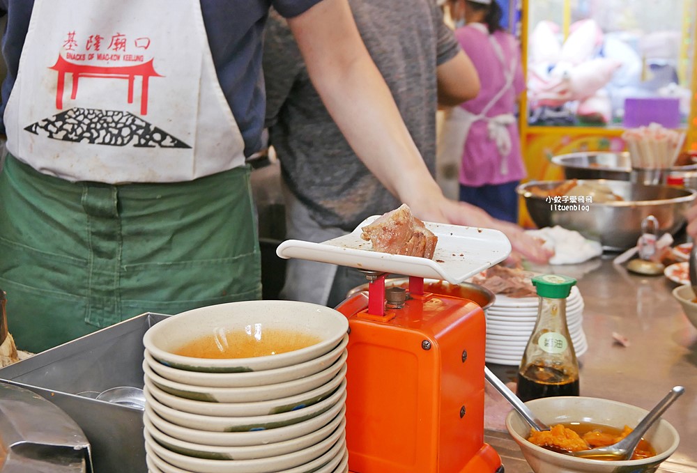 基隆夜市美食「基隆廟口22號蝦仁羹豬腳」不吃不可黏嘴唇滷肉飯與Q勁豬腳