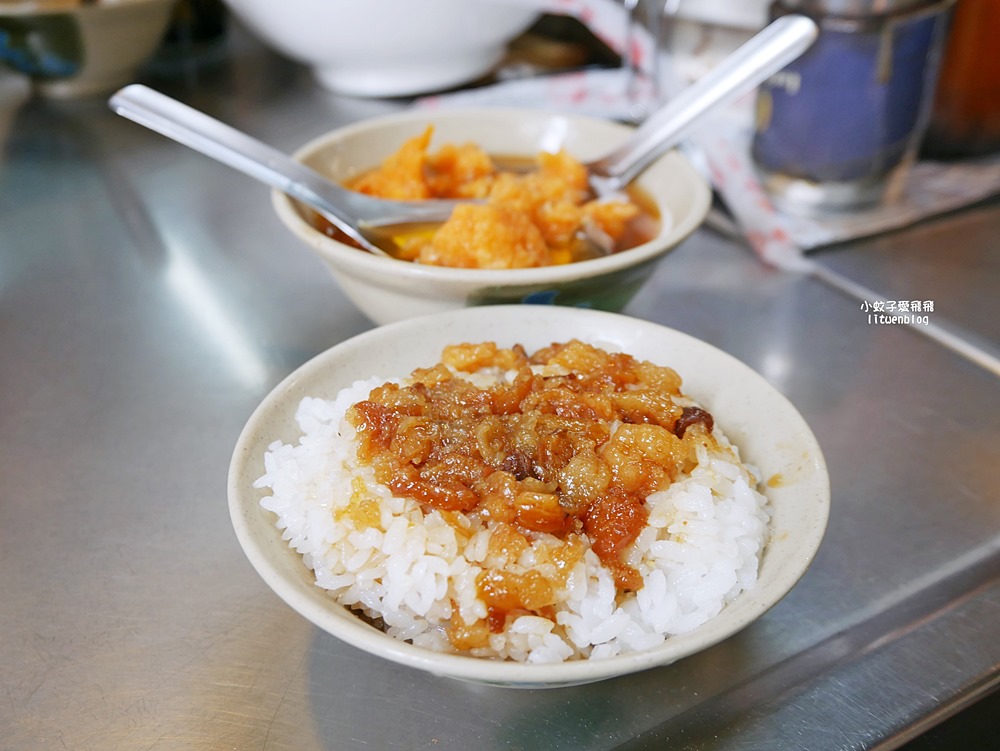 基隆夜市美食「基隆廟口22號蝦仁羹豬腳」不吃不可黏嘴唇滷肉飯與Q勁豬腳