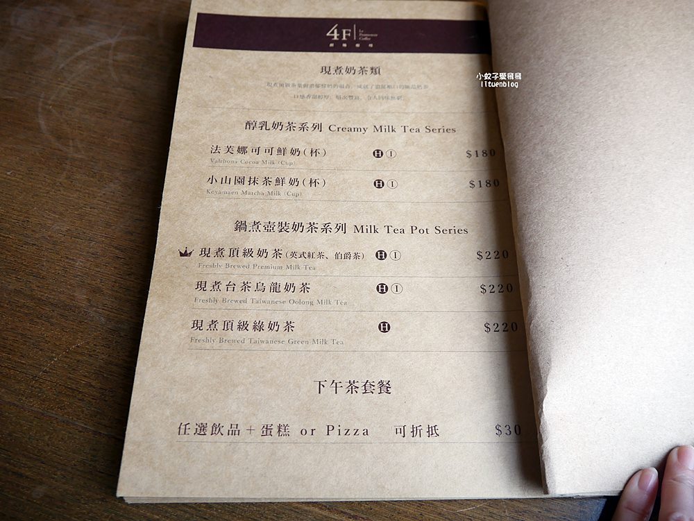 台北中山堂「4F劇場咖啡」古蹟長廊可望向北門之不限時咖啡廳 台北中山堂「4F劇場咖啡」古蹟長廊可望向北門之不限時咖啡廳