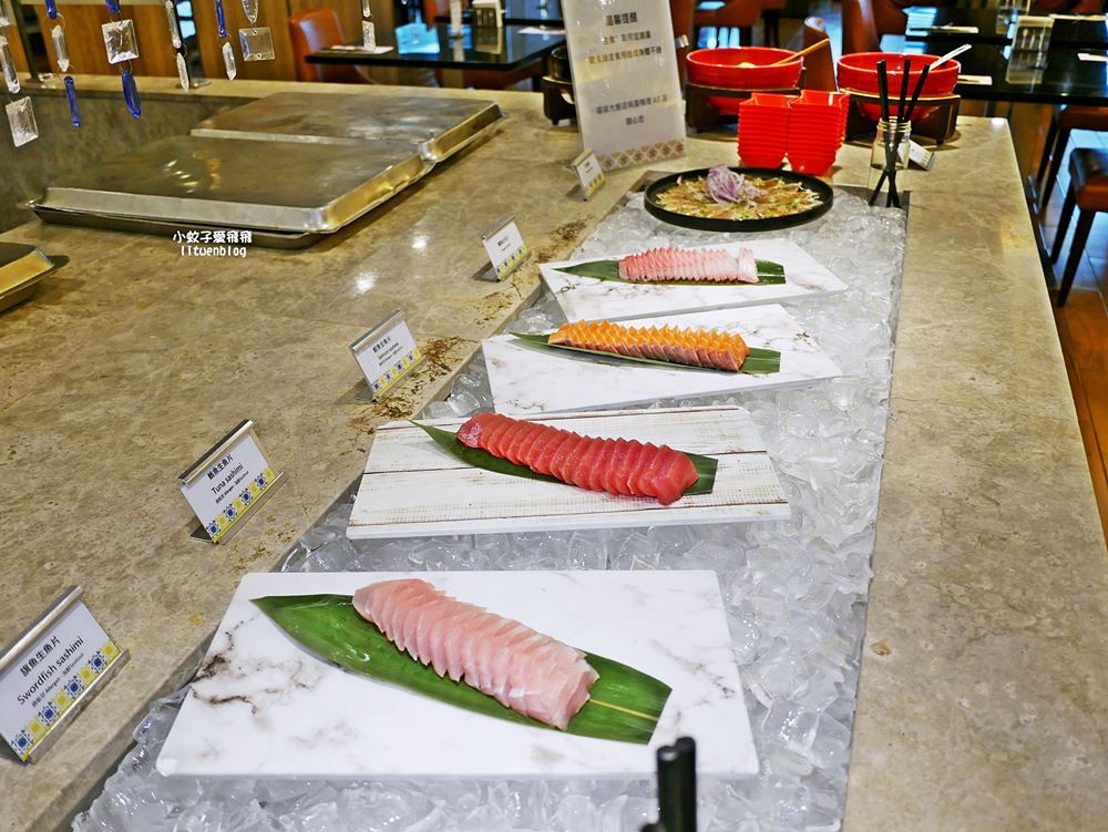 福容桃園機捷A8店田園西餐廳吃到飽，海鮮燒烤串松葉蟹腳再加碼現煎干貝小卷