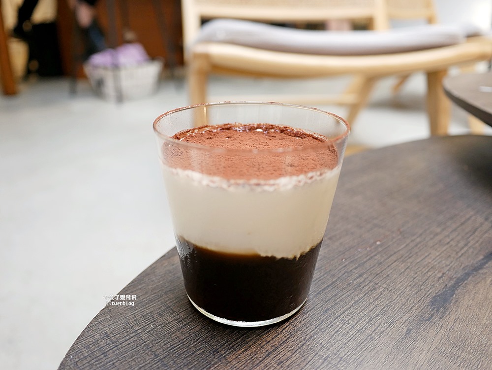台電大樓站咖啡「ALL DAY ROASTING COMPANY 師大店」有著天井自然光不限時咖啡廳 台電大樓站咖啡「ALL DAY ROASTING COMPANY 師大店」有著天井自然光不限時咖啡廳