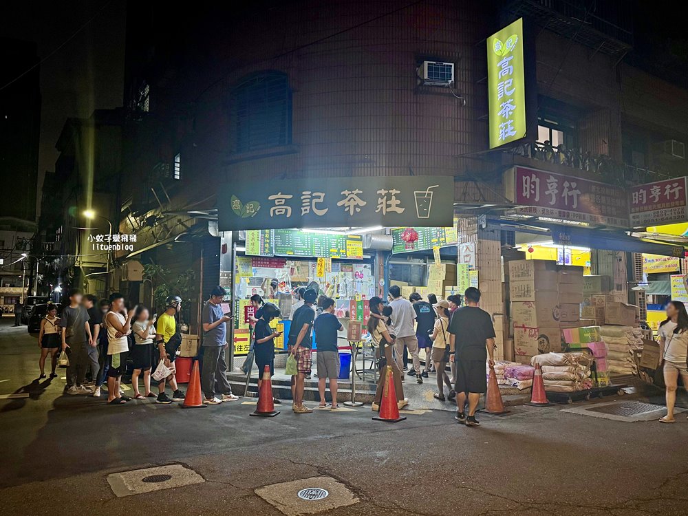 北投市場「北投高記茶莊總店」超人氣茶飲1公升裝才賣30元，袋裝最接地氣