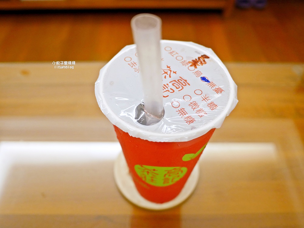 北投市場「北投高記茶莊總店」超人氣茶飲1公升裝才賣30元,袋裝最接地氣 北投市場「北投高記茶莊總店」超人氣茶飲1公升裝才賣30元,袋裝最接地氣