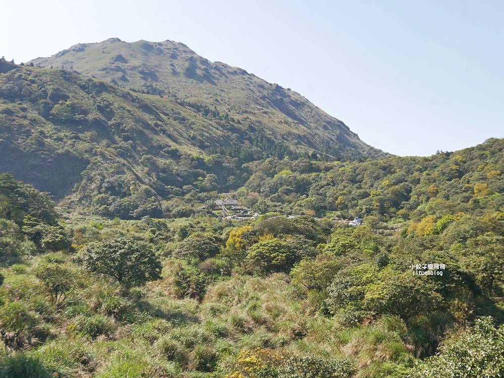 陽明山冷水坑溫泉浴室，戶外泡腳室內泡湯都免費