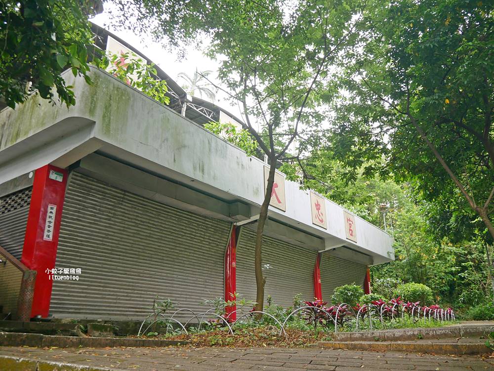 「劍潭山步道北眼平台」觀飛機起降台北101陽明山觀音山白天夜景都很美 「劍潭山步道北眼平台」觀飛機起降台北101陽明山觀音山白天夜景都很美