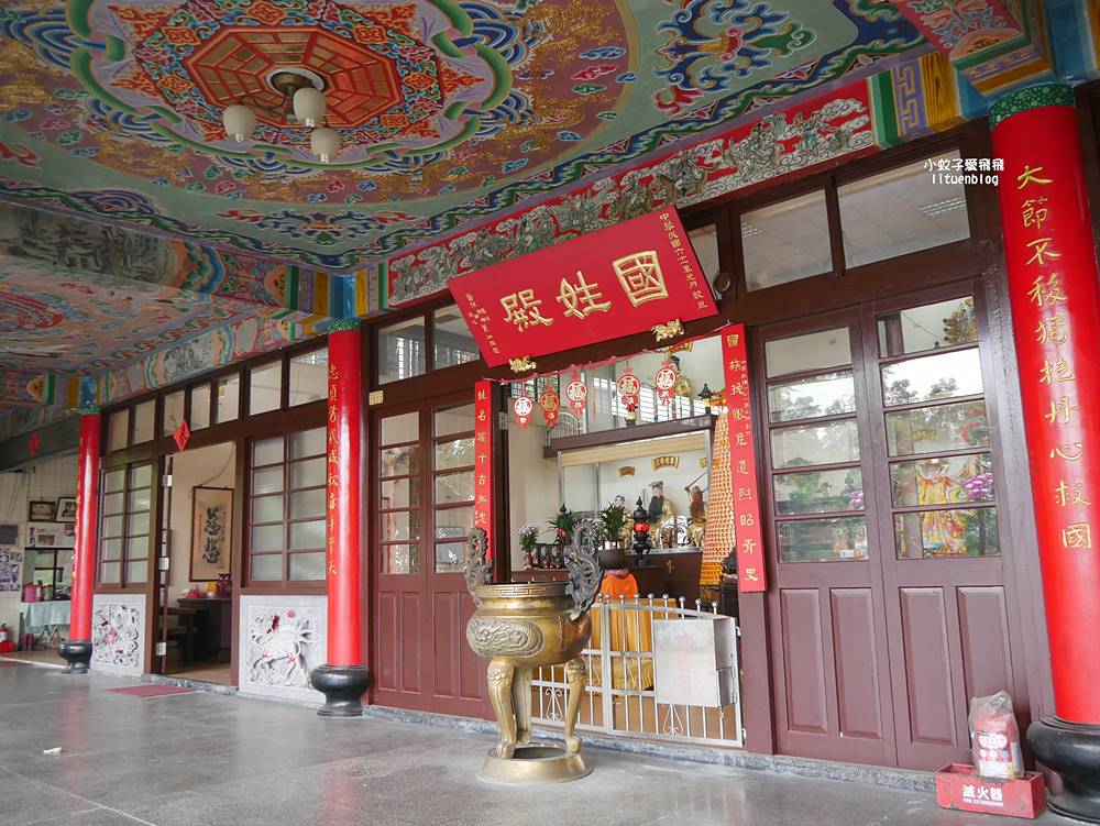 「劍潭山步道北眼平台」觀飛機起降台北101陽明山觀音山白天夜景都很美 「劍潭山步道北眼平台」觀飛機起降台北101陽明山觀音山白天夜景都很美