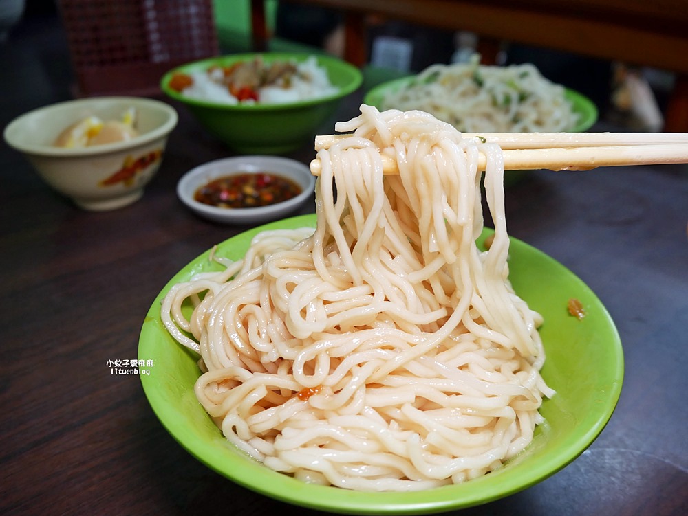 吳興街美食「加油添醋烏醋乾麵」二訪平凡味美乾拌麵,辣泡蛋帶勁開胃 吳興街美食「加油添醋烏醋乾麵」二訪平凡味美乾拌麵,辣泡蛋帶勁開胃
