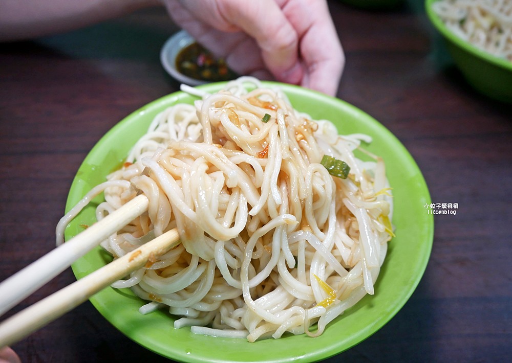 吳興街美食「加油添醋烏醋乾麵」二訪平凡味美乾拌麵,辣泡蛋帶勁開胃 吳興街美食「加油添醋烏醋乾麵」二訪平凡味美乾拌麵,辣泡蛋帶勁開胃