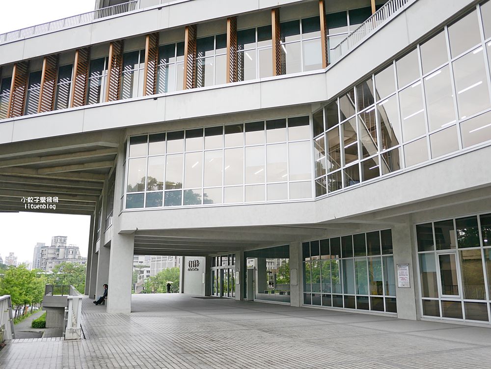 政治大學「達賢圖書館」湖濱山景校園&超絕美圖書館