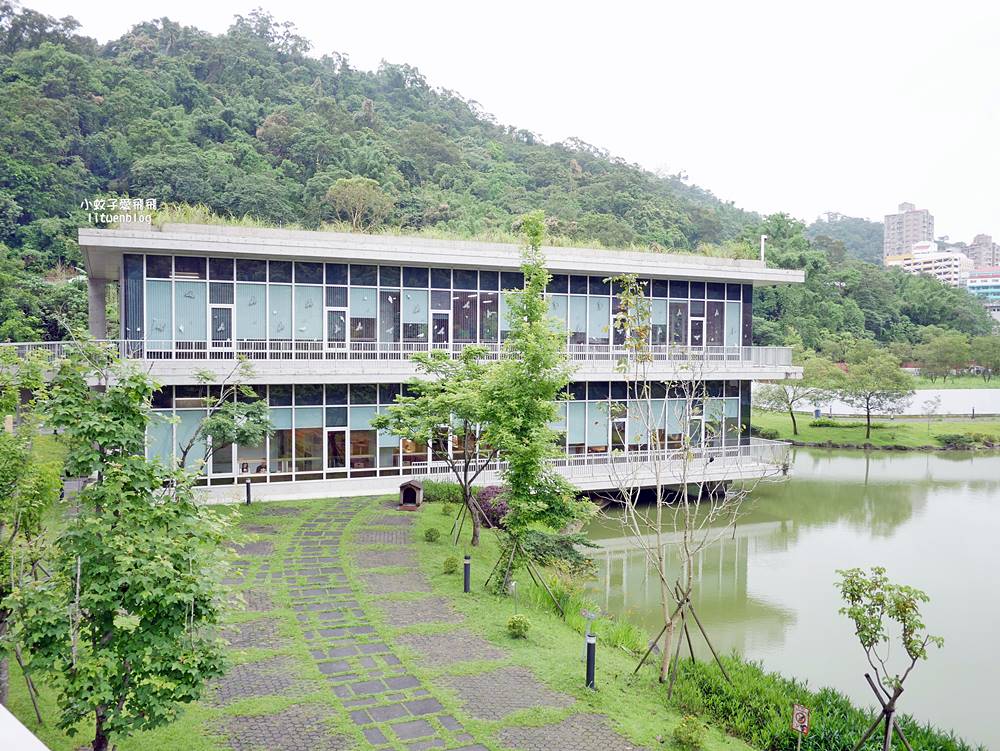 政治大學「達賢圖書館」湖濱山景校園&超絕美圖書館