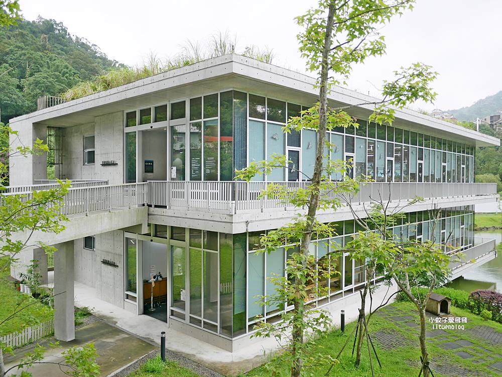 政治大學「達賢圖書館」湖濱山景校園&超絕美圖書館