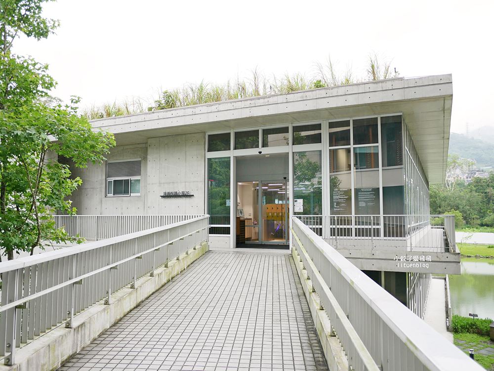 政治大學「達賢圖書館」湖濱山景校園&超絕美圖書館