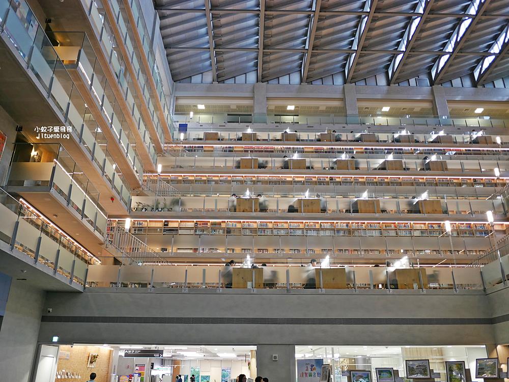 政治大學「達賢圖書館」湖濱山景校園&超絕美圖書館