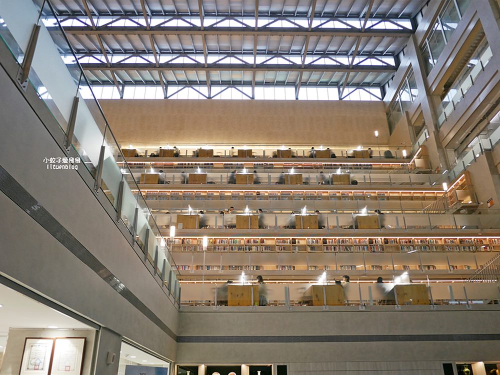 政治大學「達賢圖書館」湖濱山景校園&超絕美圖書館