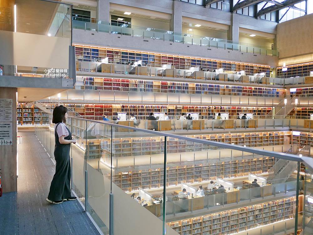 政治大學「達賢圖書館」湖濱山景校園&超絕美圖書館