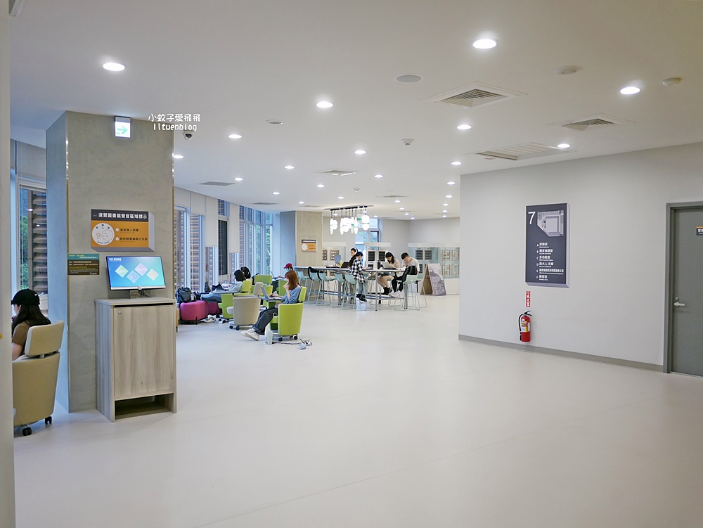 政治大學「達賢圖書館」湖濱山景校園&超絕美圖書館