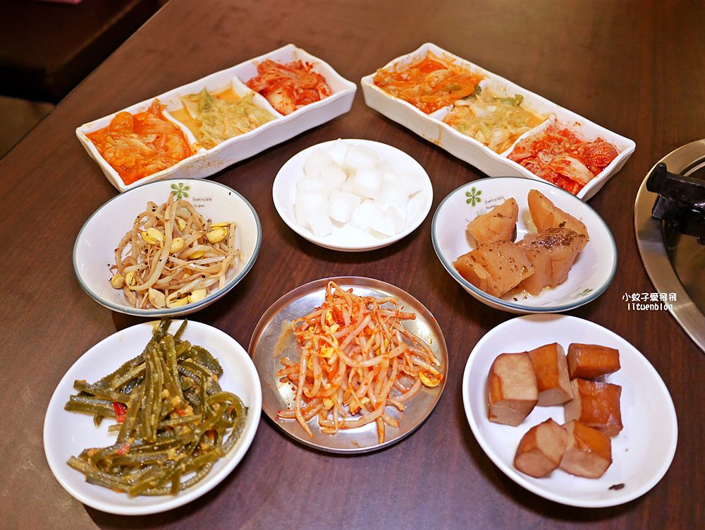 韓式料理推薦「永和韓屋村」巷內小館沒想到韓料這麼強，多款小菜無限續