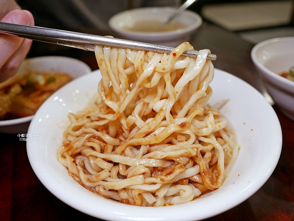 三峽美食「喙蘴號」在地人很愛的三峽老虎麵排隊名店