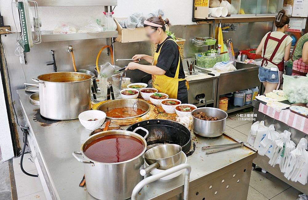 天母美食「忠誠牛肉麵」碗公級份量多到吃不完要打包