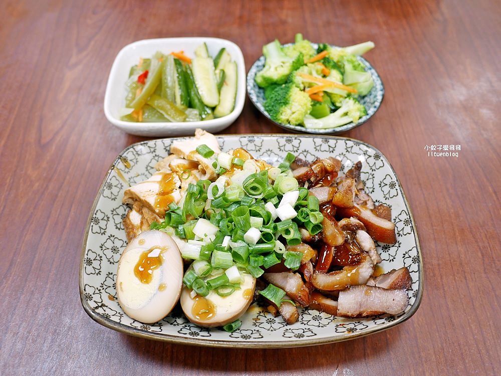 天母美食「忠誠牛肉麵」碗公級份量多到吃不完要打包 天母美食「忠誠牛肉麵」碗公級份量多到吃不完要打包