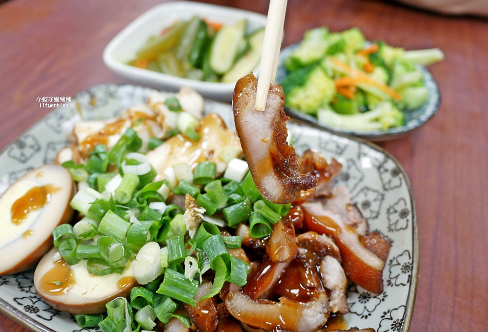 天母美食「忠誠牛肉麵」碗公級份量多到吃不完要打包 天母美食「忠誠牛肉麵」碗公級份量多到吃不完要打包