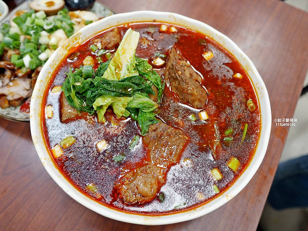天母美食「忠誠牛肉麵」碗公級份量多到吃不完要打包 天母美食「忠誠牛肉麵」碗公級份量多到吃不完要打包