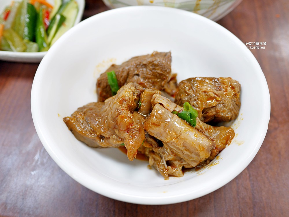 天母美食「忠誠牛肉麵」碗公級份量多到吃不完要打包 天母美食「忠誠牛肉麵」碗公級份量多到吃不完要打包