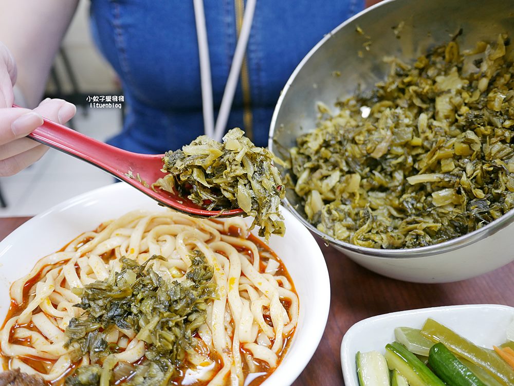 天母美食「忠誠牛肉麵」碗公級份量多到吃不完要打包 天母美食「忠誠牛肉麵」碗公級份量多到吃不完要打包