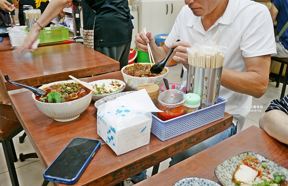 天母美食「忠誠牛肉麵」碗公級份量多到吃不完要打包