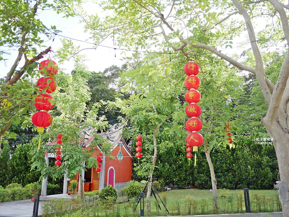 北投景點「行天宮北投分宮」造景優美遠眺關渡平原，還有附設圖書館