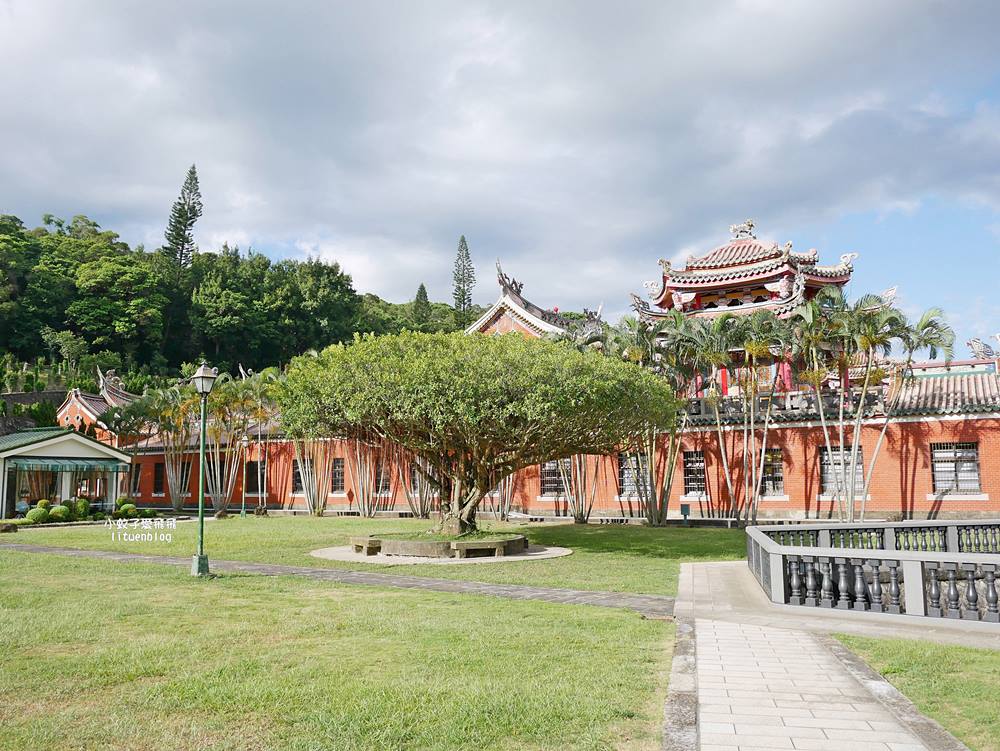北投景點「行天宮北投分宮」造景優美遠眺關渡平原，還有附設圖書館