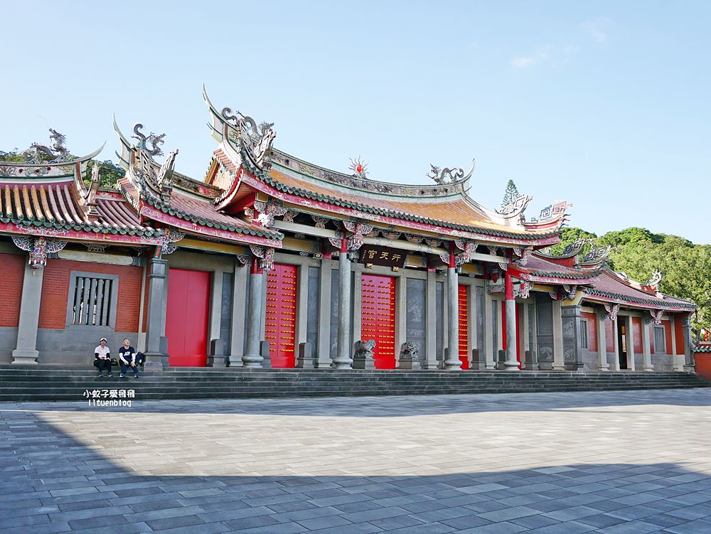 北投景點「行天宮北投分宮」造景優美遠眺關渡平原，還有附設圖書館