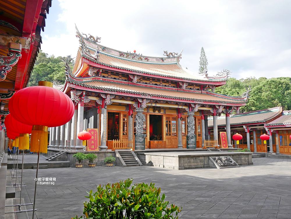 北投景點「行天宮北投分宮」造景優美遠眺關渡平原，還有附設圖書館