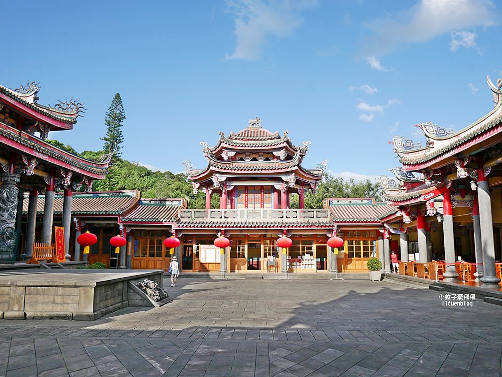 北投景點「行天宮北投分宮」造景優美遠眺關渡平原，還有附設圖書館