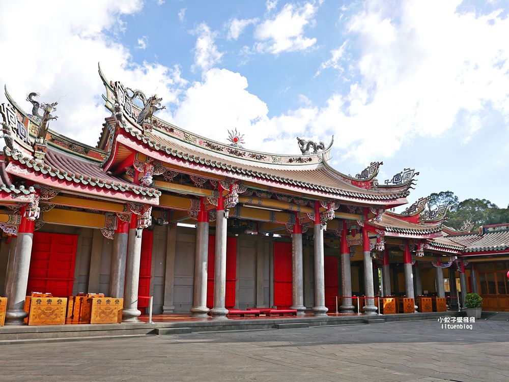 北投景點「行天宮北投分宮」造景優美遠眺關渡平原，還有附設圖書館