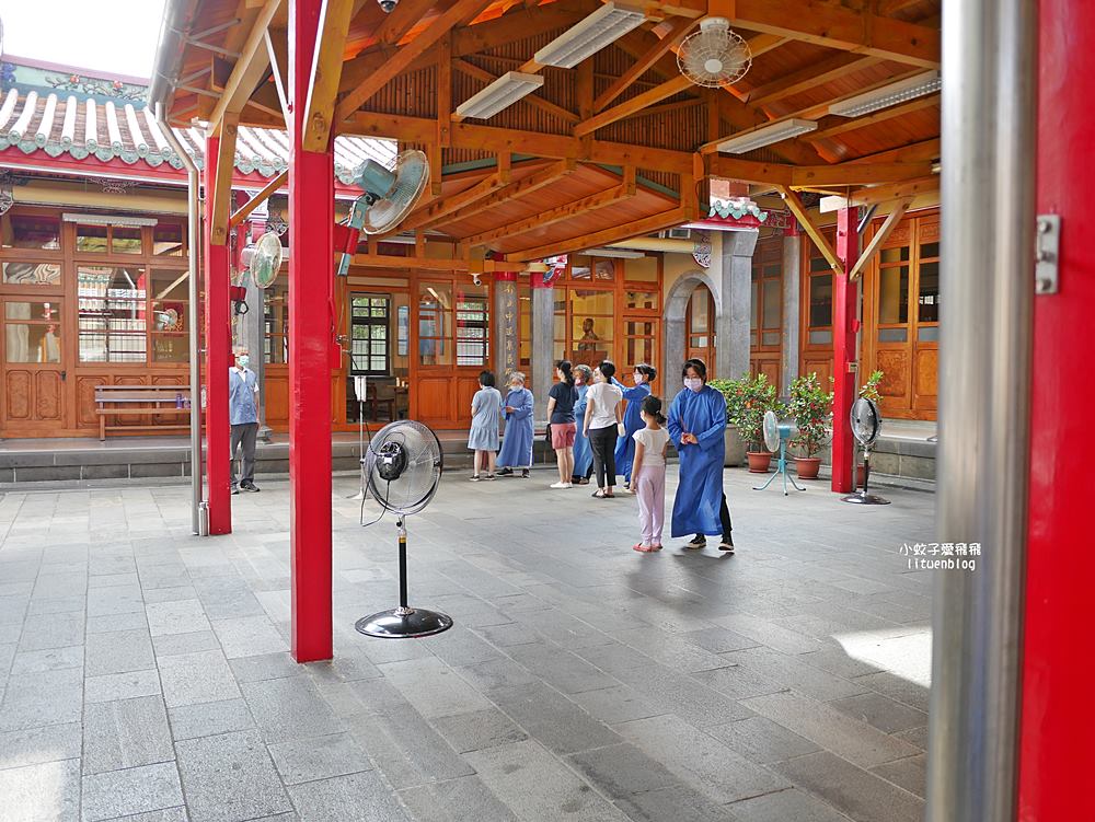 北投景點「行天宮北投分宮」造景優美遠眺關渡平原，還有附設圖書館
