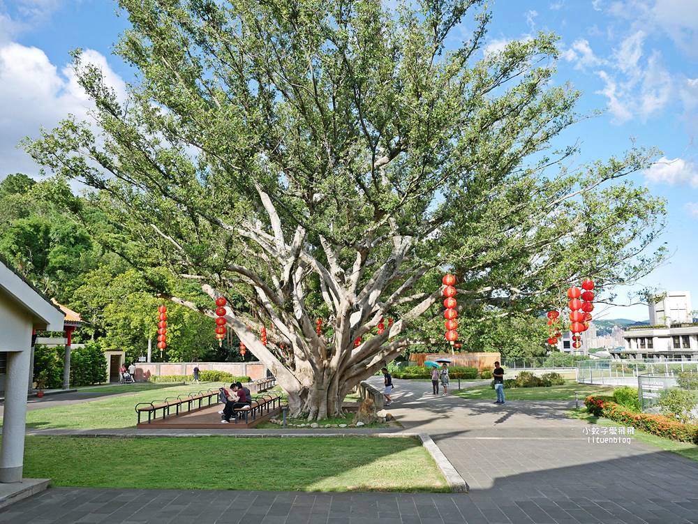 北投景點「行天宮北投分宮」造景優美遠眺關渡平原，還有附設圖書館