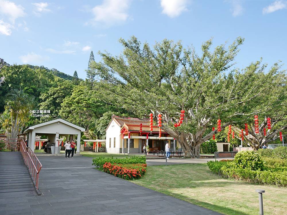 北投景點「行天宮北投分宮」造景優美遠眺關渡平原，還有附設圖書館