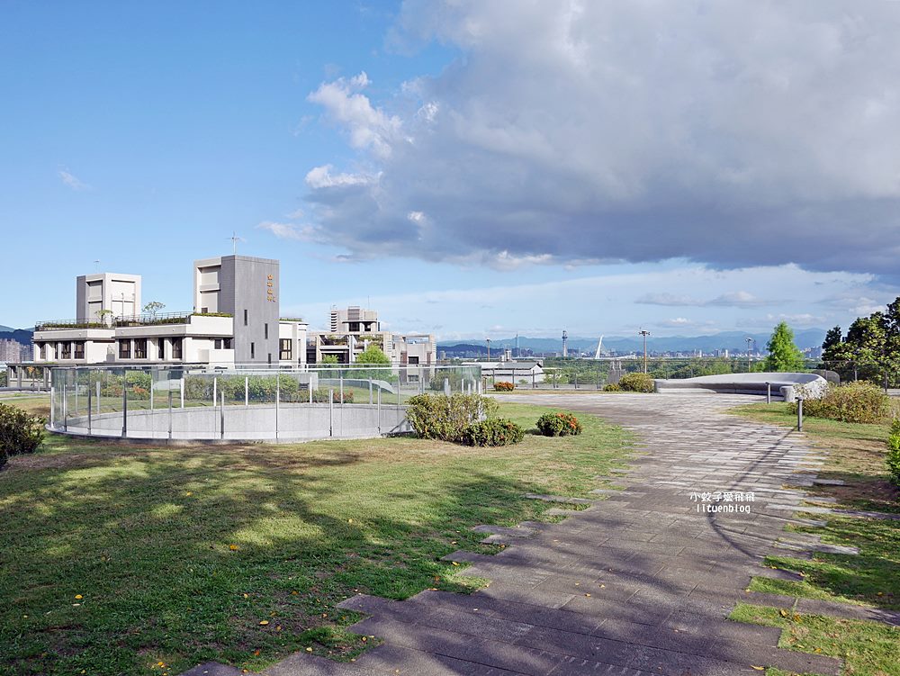 北投景點「行天宮北投分宮」造景優美遠眺關渡平原，還有附設圖書館