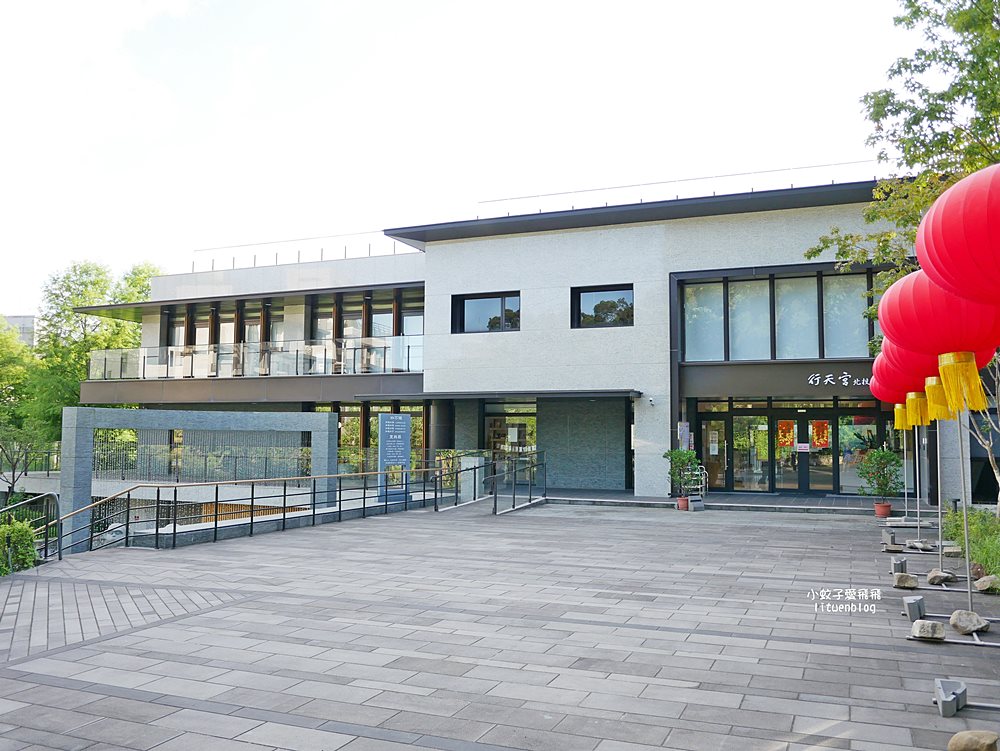 北投景點「行天宮北投分宮」造景優美遠眺關渡平原，還有附設圖書館