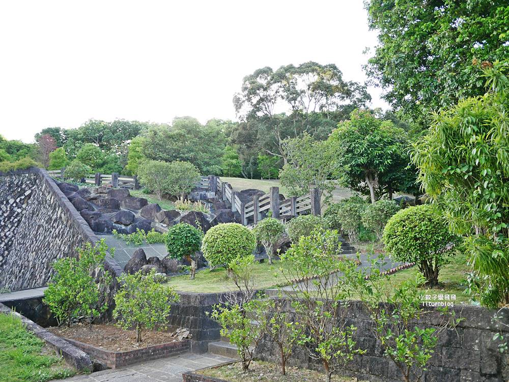 北投景點「行天宮北投分宮」造景優美遠眺關渡平原，還有附設圖書館