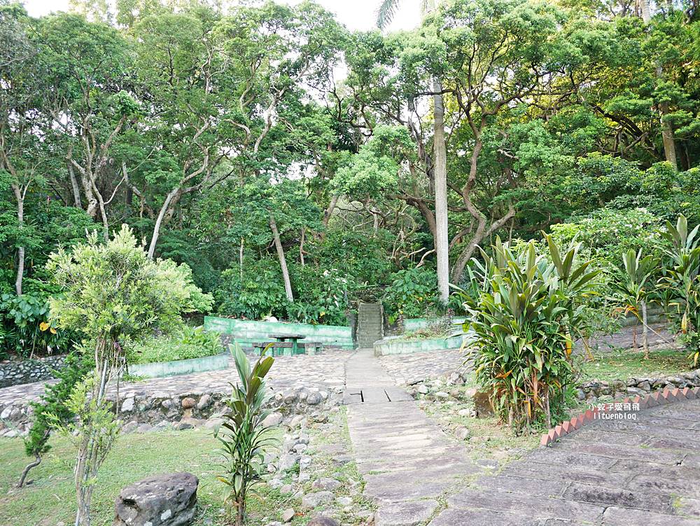 北投景點「行天宮北投分宮」造景優美遠眺關渡平原，還有附設圖書館