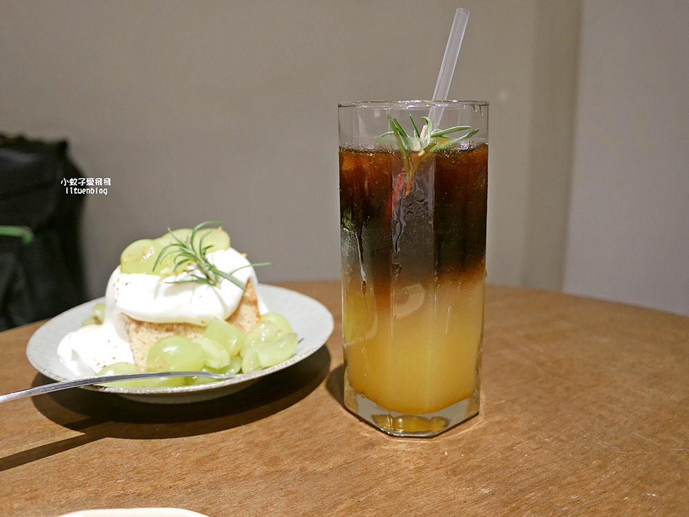 「LUNE璐尼甜點」三大一小的狗狗作陪可愛爆擊,甜點也好吃 「LUNE璐尼甜點」三大一小的狗狗作陪可愛爆擊,甜點也好吃