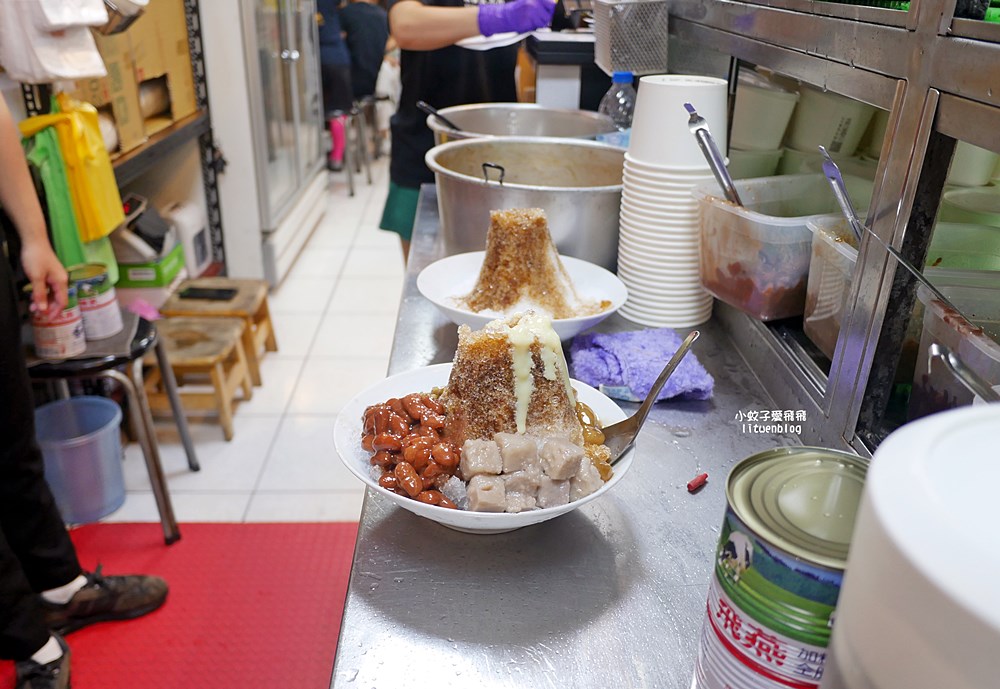 木柵冰店「木柵製冰所」芋泥瀑布刨冰太犯規,還免費加冰煉乳黑糖水 木柵冰店「木柵製冰所」芋泥瀑布刨冰太犯規,還免費加冰煉乳黑糖水