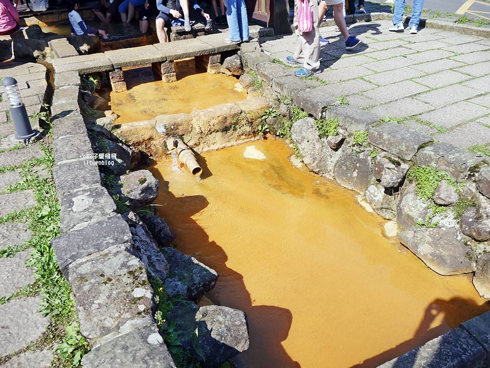 陽明山冷水坑溫泉浴室，戶外泡腳室內泡湯都免費