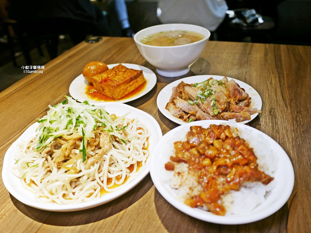 「金香豬腳涼麵」腿庫油脂鮮香超扒飯,涼麵屬於溫和派 「金香豬腳涼麵」腿庫油脂鮮香超扒飯,涼麵屬於溫和派