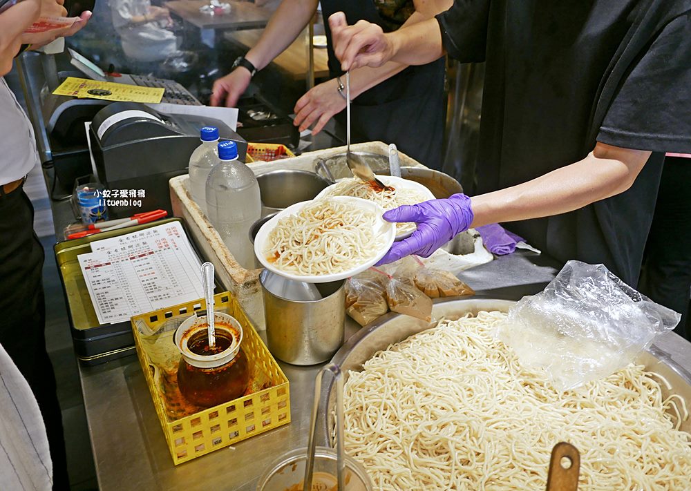 「金香豬腳涼麵」腿庫油脂鮮香超扒飯,涼麵屬於溫和派 「金香豬腳涼麵」腿庫油脂鮮香超扒飯,涼麵屬於溫和派