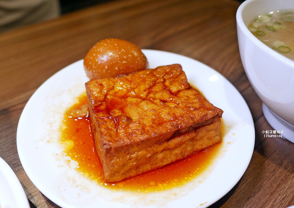 「金香豬腳涼麵」腿庫油脂鮮香超扒飯,涼麵屬於溫和派 「金香豬腳涼麵」腿庫油脂鮮香超扒飯,涼麵屬於溫和派