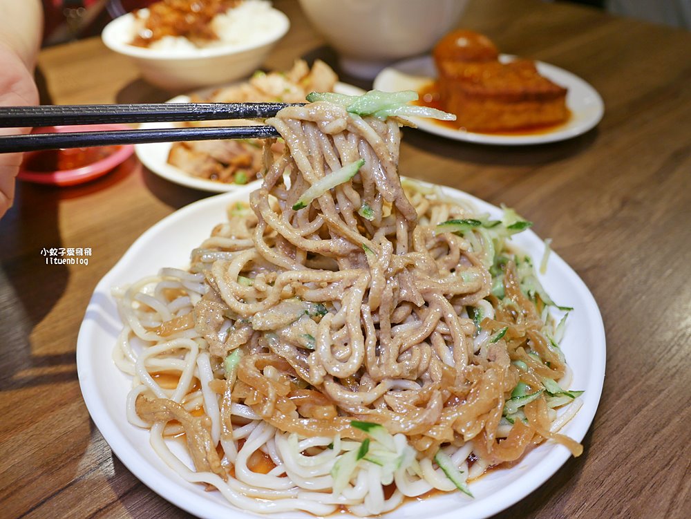 「金香豬腳涼麵」腿庫油脂鮮香超扒飯,涼麵屬於溫和派 「金香豬腳涼麵」腿庫油脂鮮香超扒飯,涼麵屬於溫和派