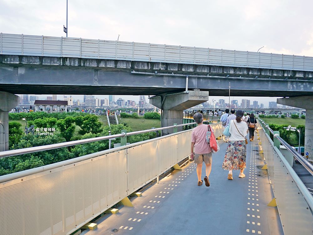 2025大稻埕煙火「三重忠孝碼頭」絕佳的拍攝美照觀賞景點